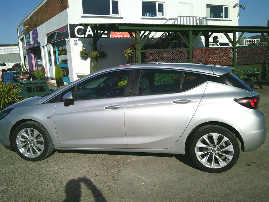 2017 Opel Astra - image 3