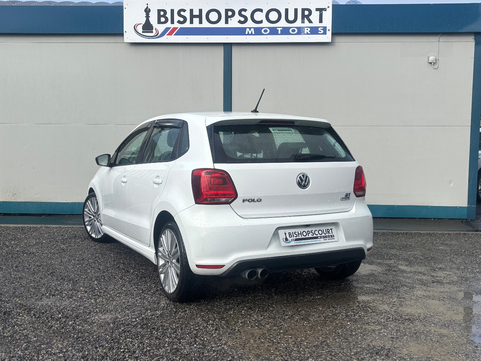 2015 Volkswagen Polo - image 12