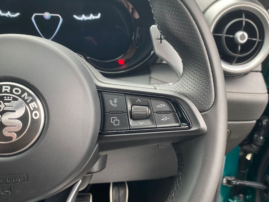 2025 Alfa Romeo Tonale - image 21