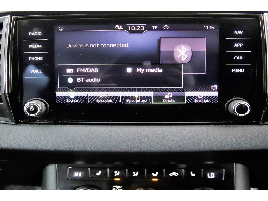 2021 Skoda Karoq - image 19