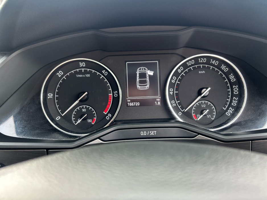 2020 Skoda Superb - image 19