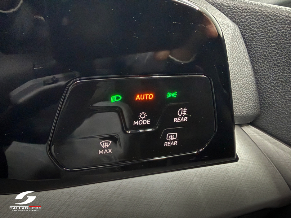 2025 Volkswagen Golf - image 10