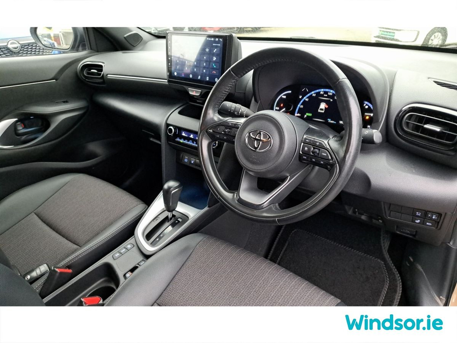 2023 Toyota Yaris Cross - image 10