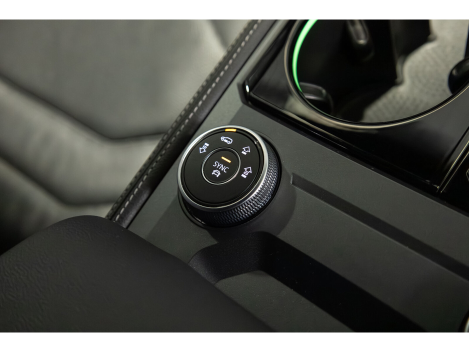 2025 Volkswagen Touareg - image 16