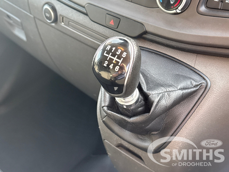 2020 Ford Transit Custom - image 15