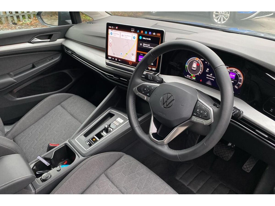 2025 Volkswagen Golf - image 4