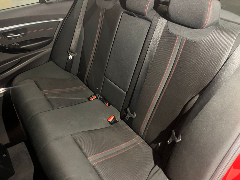 2016 BMW 3 Series - image 25