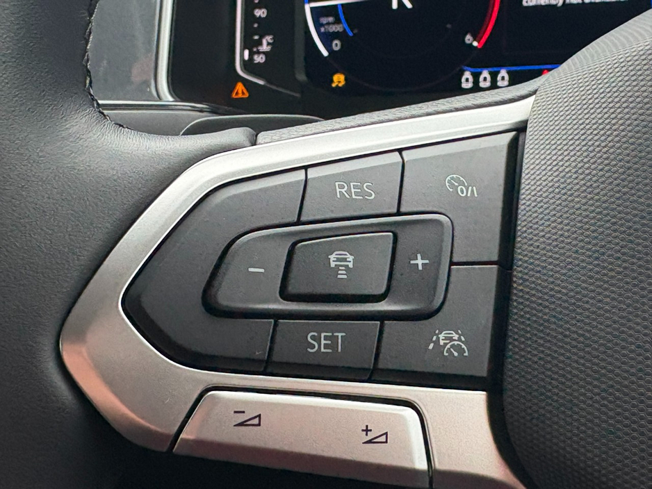2024 Volkswagen T-Roc - image 15