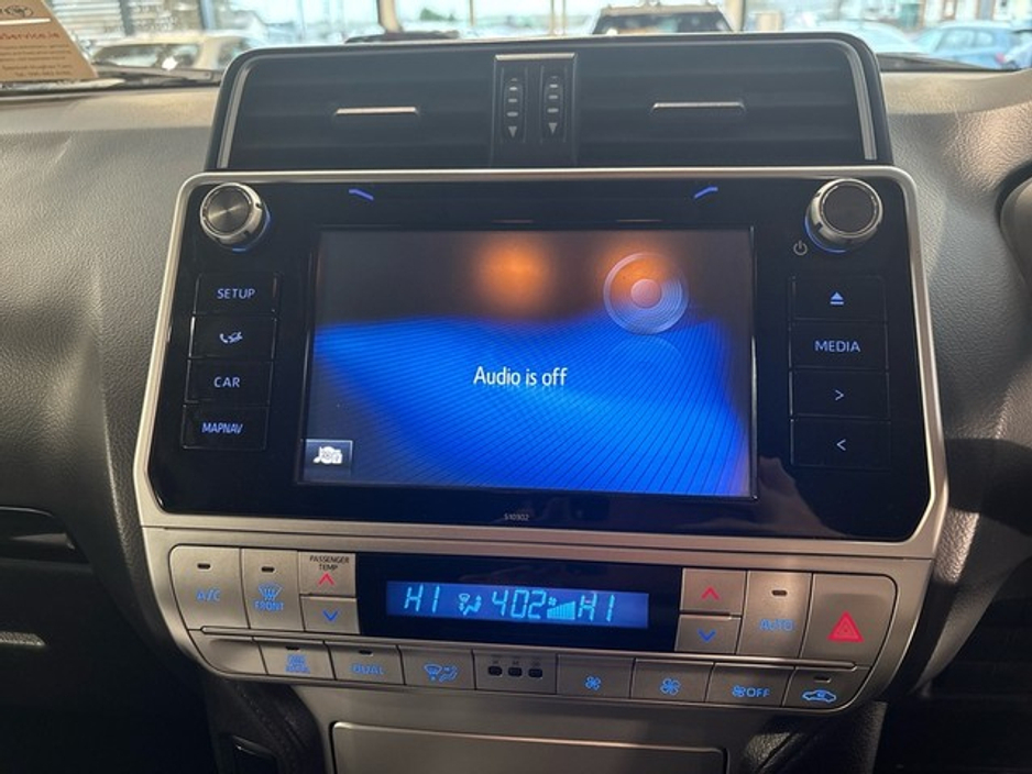 2018 Toyota Landcruiser - image 13