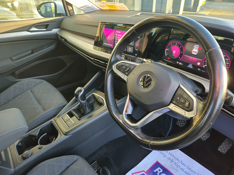 2022 Volkswagen Golf 2.0 TDI 115HP Life €24,950
