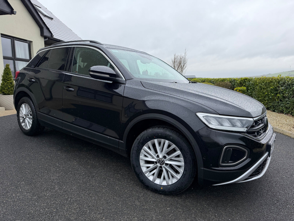 2023 Volkswagen T-Roc - image 6