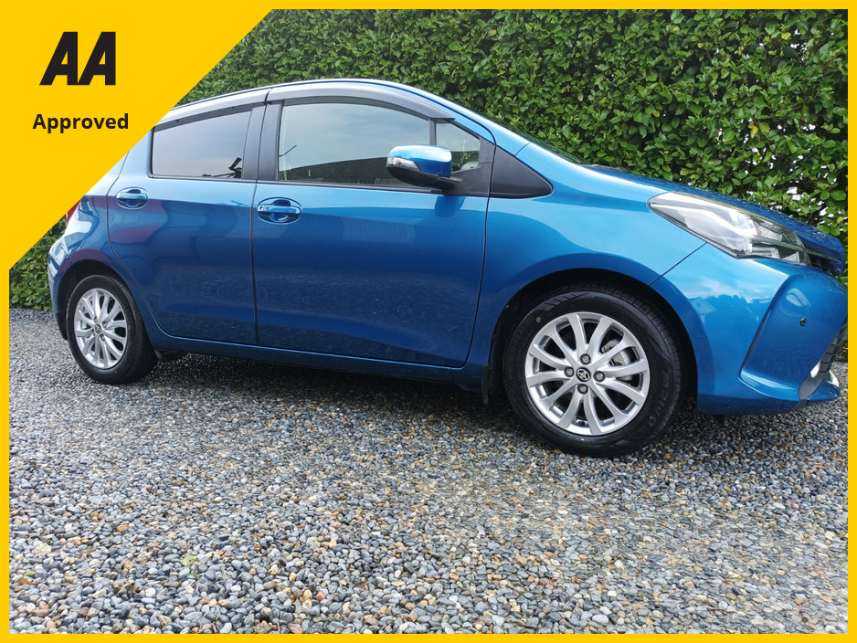 2016 Toyota Yaris ULTIMATE 1.3  PETROL AUTOMATIC LOW MILEAGE HIGH SPEC MULTIFUNCTION STEERING WHEEL ALLOY WHEELS LED HEADLIGHTS FACTORY IMMOBILISER PROXIMITY KEYS 2 FACTORY REMOTE KEYS 2 YEARS NCT 1 YEAR ROAD TAX €12,995