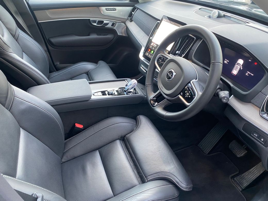 2025 Volvo XC90 - image 11