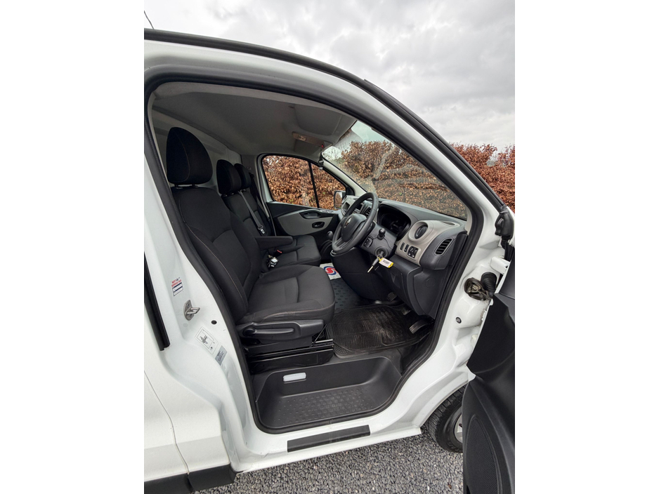 2019 Renault Trafic - image 9