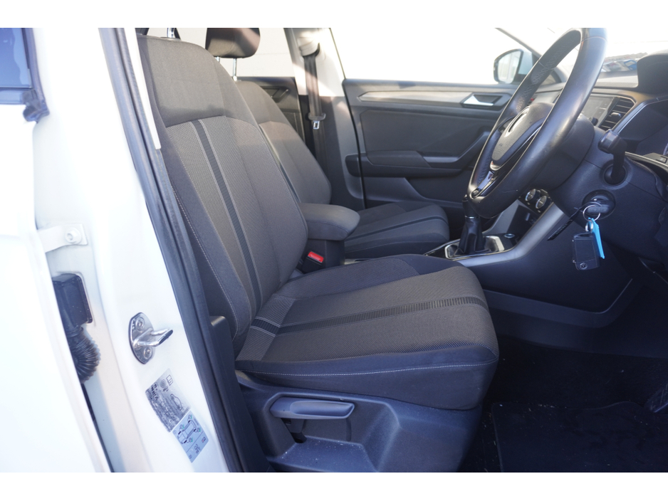 2021 Volkswagen T-Roc - image 13