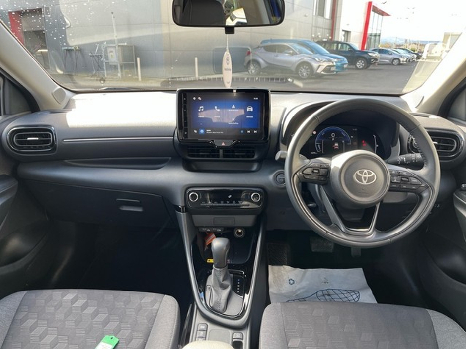 2024 Toyota Yaris - image 8