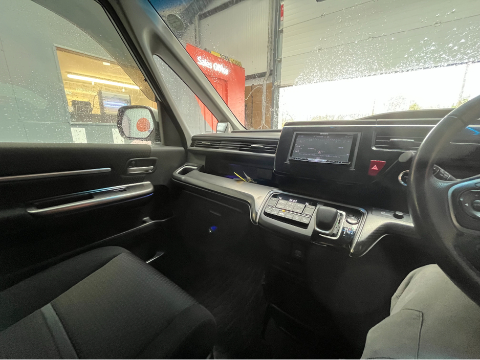 2017 Honda Stepwagon €21950! 2017 HONDA STEPWAGON SPADA HYBRID G SENSING 2.0 AUTOMATIC / CRUISE CONTROL / REVERSE CAMERA / AUTOMATIC DOORS AND MORE €21,950