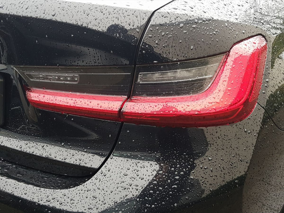2019 BMW 3 Series - image 18