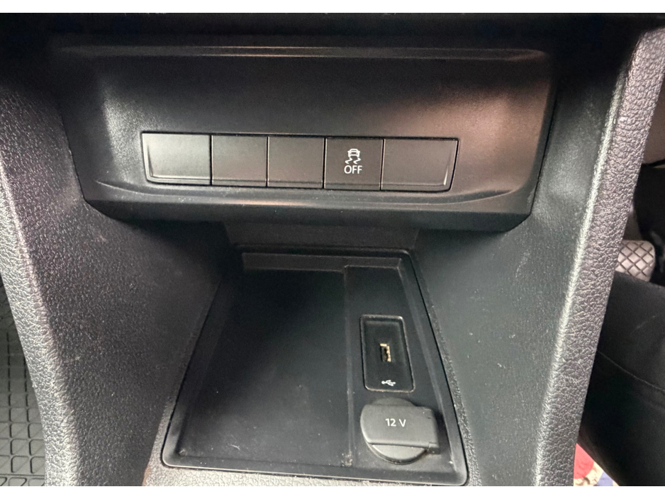 2019 Volkswagen Caddy - image 17