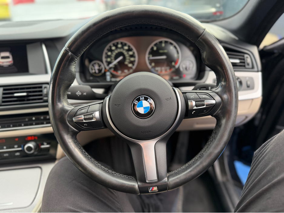 2016 BMW 5 Series - image 17