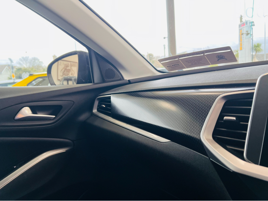 2023 Opel Grandland - image 17