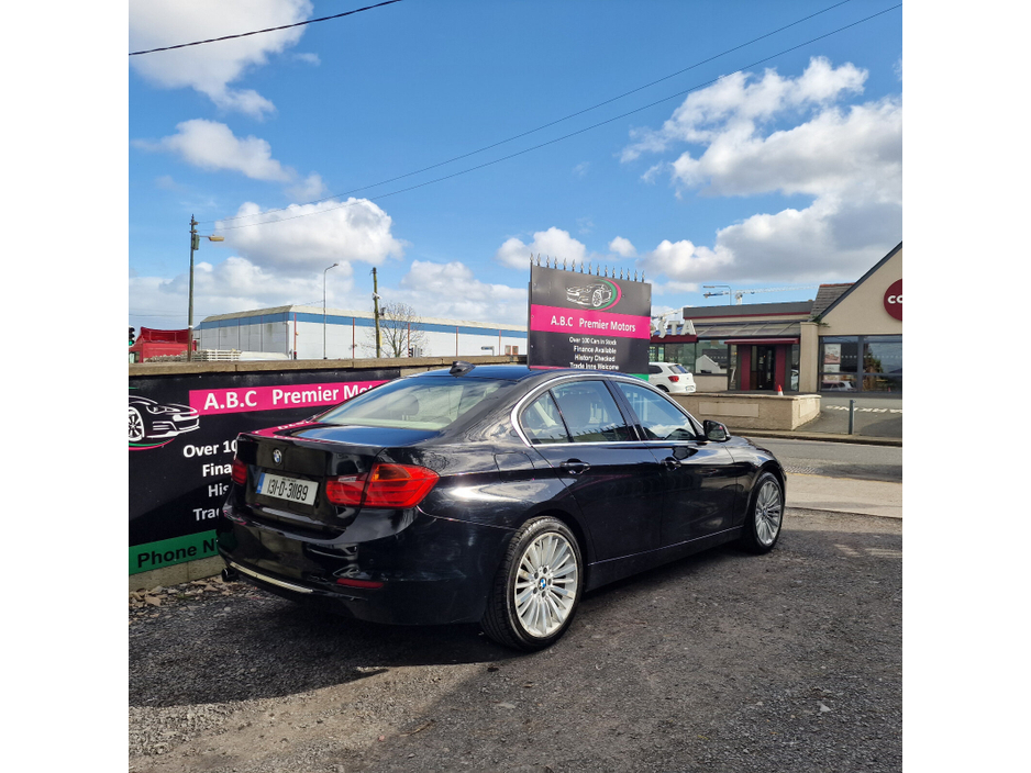 2013 BMW 3 Series - image 8