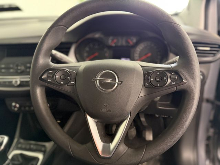 2021 Opel Crossland - image 7