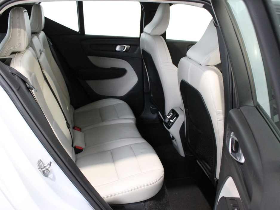 2020 Volvo XC40 - image 14
