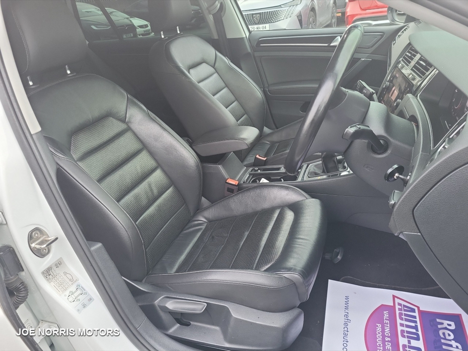 2020 Volkswagen Golf - image 25