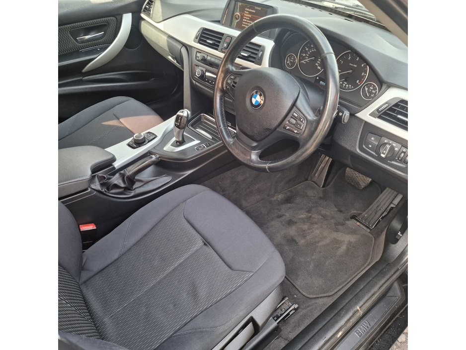 2013 BMW 3 Series - image 9