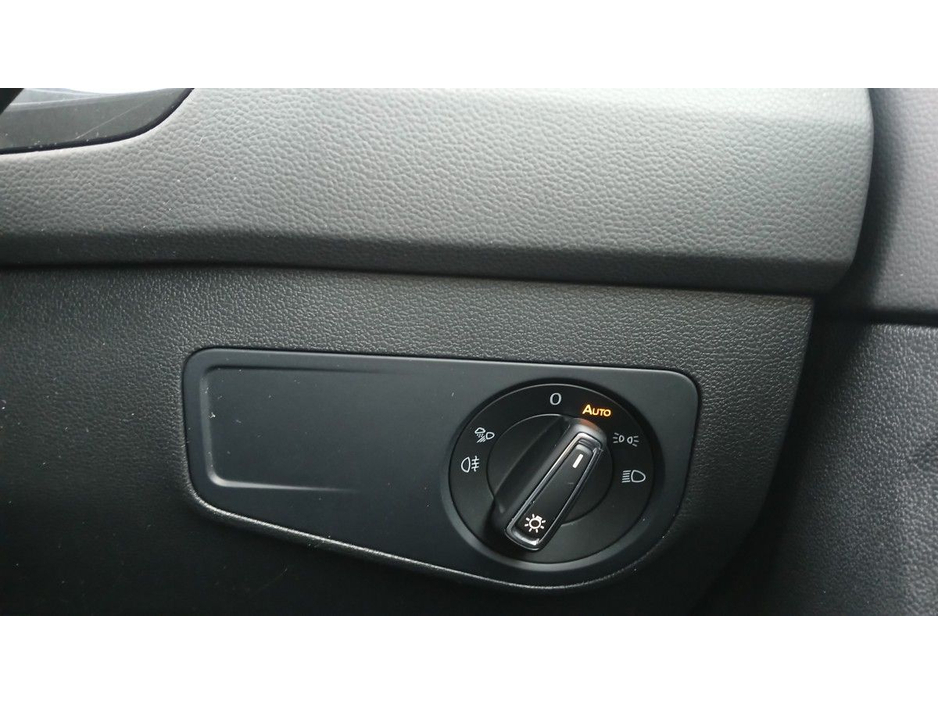 2023 Volkswagen Tiguan - image 11