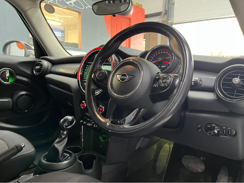 2018 MINI Cooper - image 9