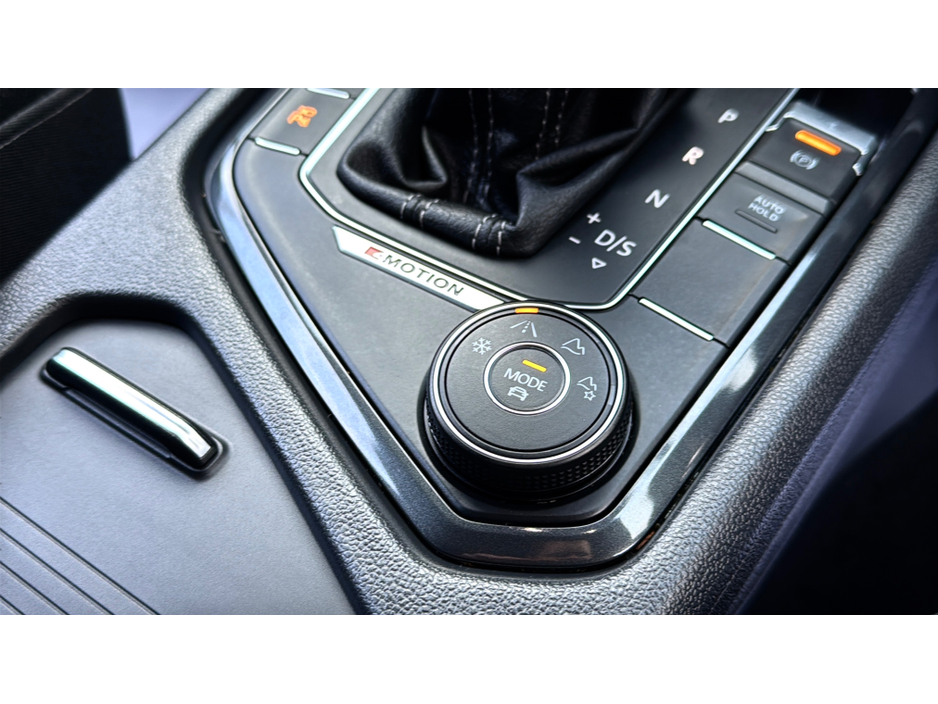 2018 Volkswagen Tiguan - image 27