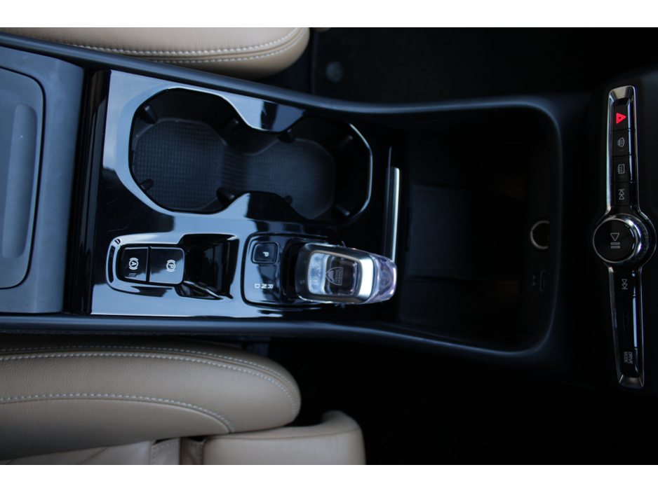 2020 Volvo XC40 2.0T5 INSCRIPTION EDITION 5DR ESTATE AUTOMATIC // VERY RARE CAR WITH HUGE SPEC // BUY WITH CONFIDENCE AA AND SIMIM APPROVED DEALER 2026 // FINANCE ARRANGED // ALL TRADE INS WELCOME // €29,950