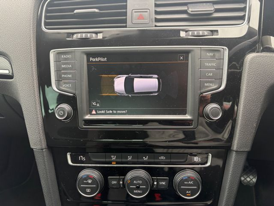 2016 Volkswagen Golf - image 16