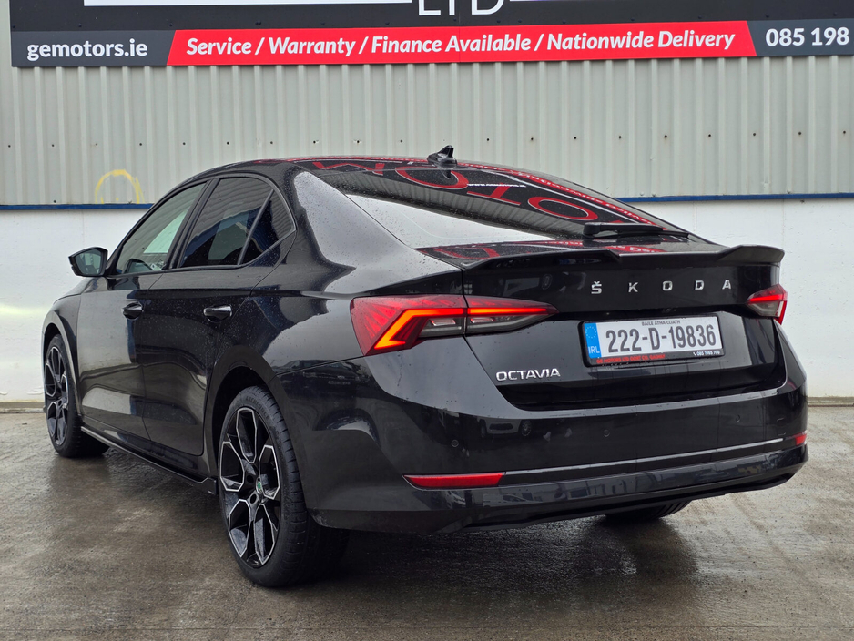 2022 Skoda Octavia - image 9
