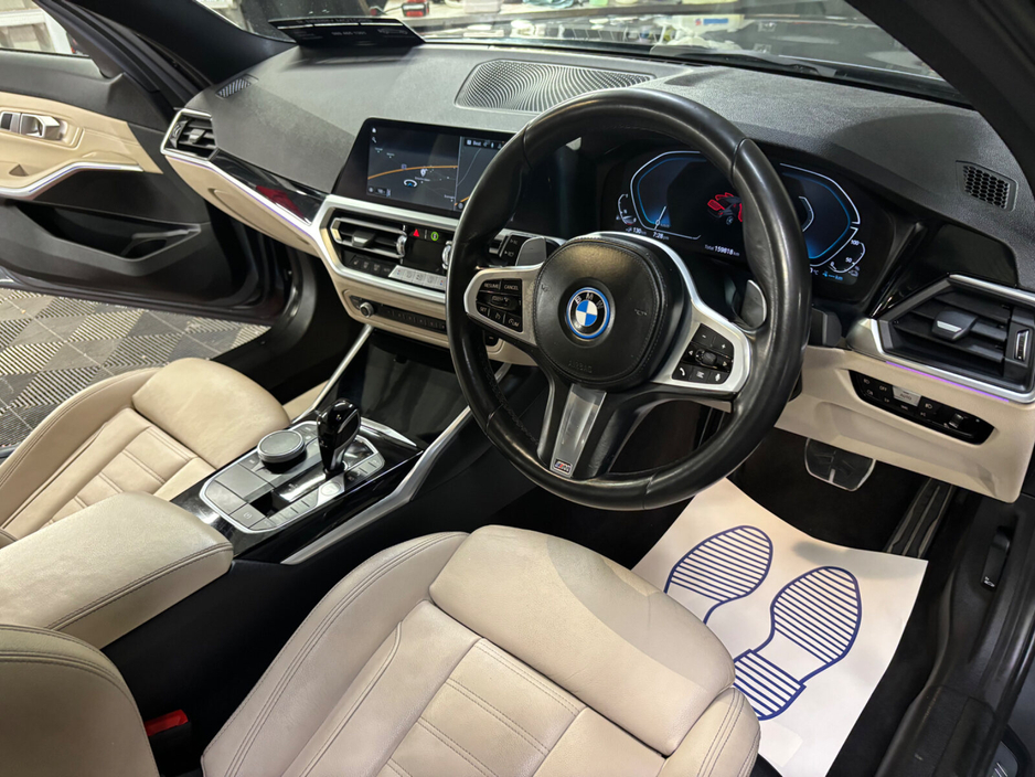 2021 BMW 3 Series - image 8