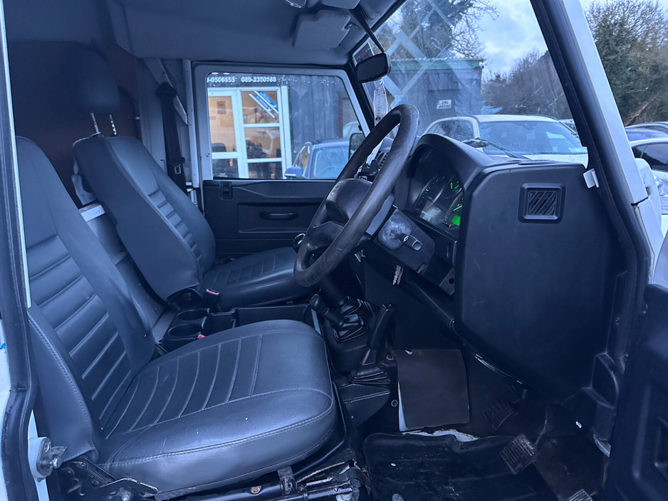 2012 Land Rover Defender - image 20