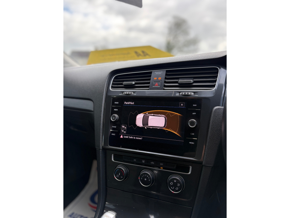 2017 Volkswagen Golf - image 6