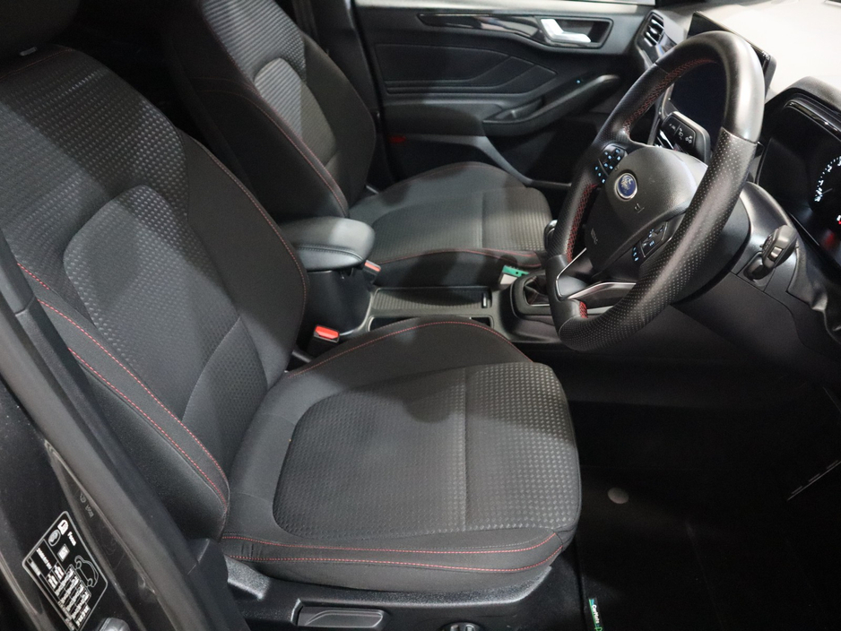 2023 Ford Focus - image 24