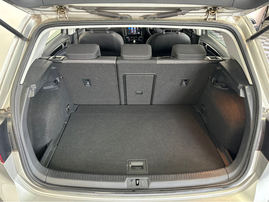 2013 Volkswagen Golf - image 13