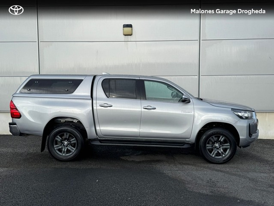 2023 Toyota Hilux - image 3