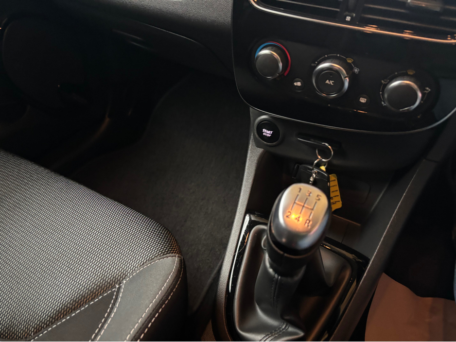2019 Renault Clio - image 11