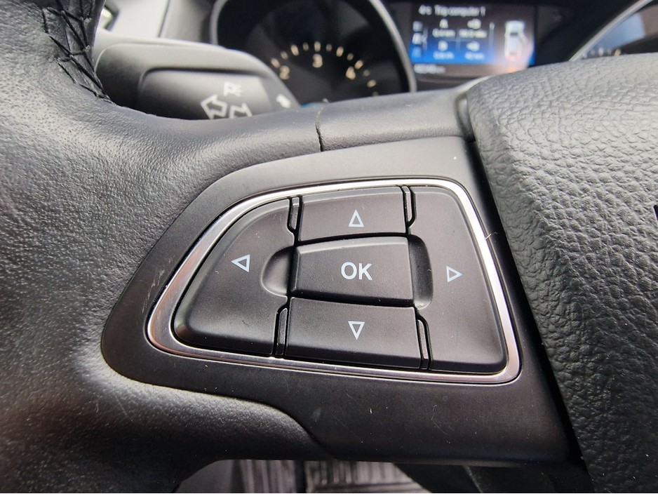 2015 Ford Focus - image 12