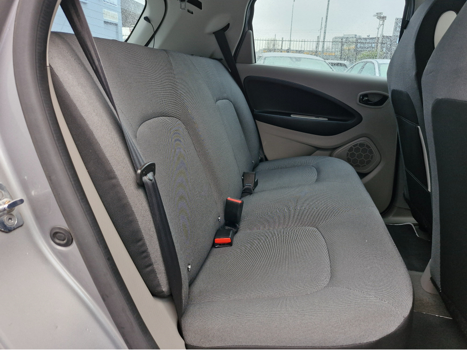 2015 Renault Zoe DYNAMIQUE INTENSE AUTOMATIC FULLY ELECTRIC NCT 02/27 *80KM RANGE* 2 KEYS/ SAT NAV/ TOUCH SCREEN MEDIA/ BLUETOOTH/ USB/ REVERSE CAMERA/ MULTI FUNCTION STEERING WHEEL/ HISTORY CHECKED €3,900