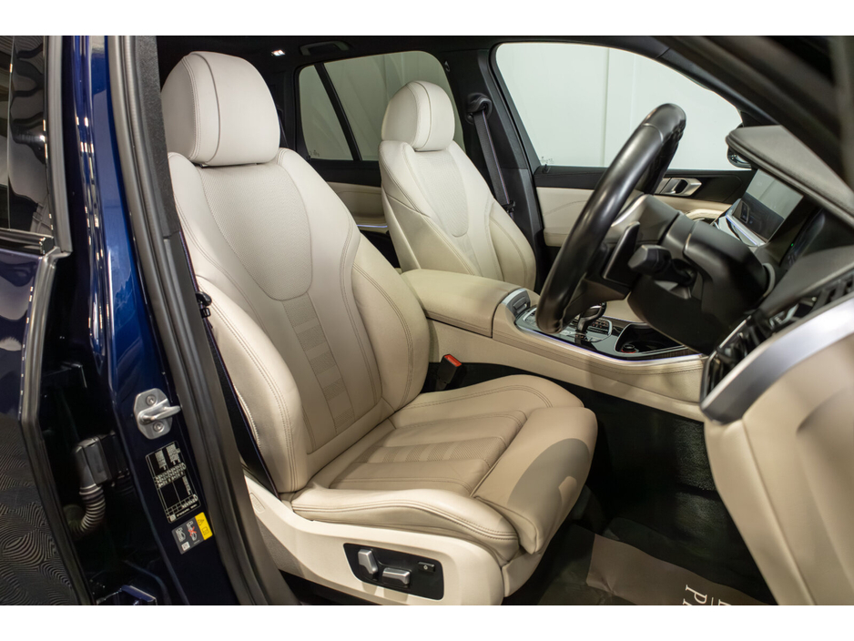 2021 BMW X5 - image 10