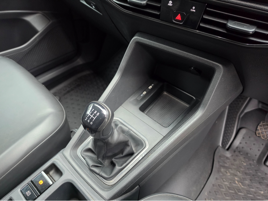 2021 Volkswagen Caddy - image 11