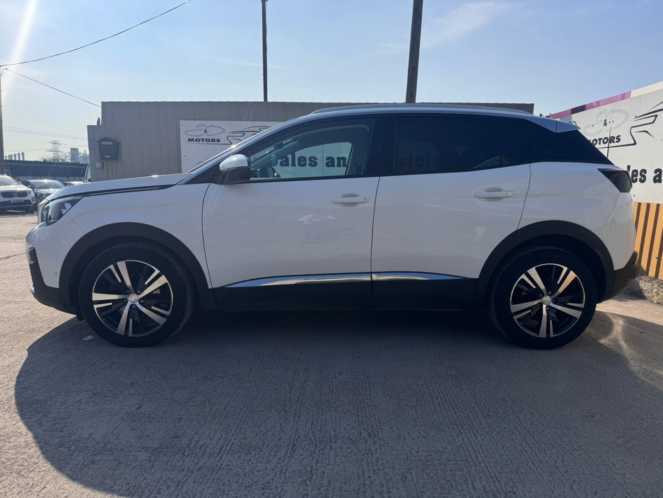 2019 Peugeot 3008 - image 2