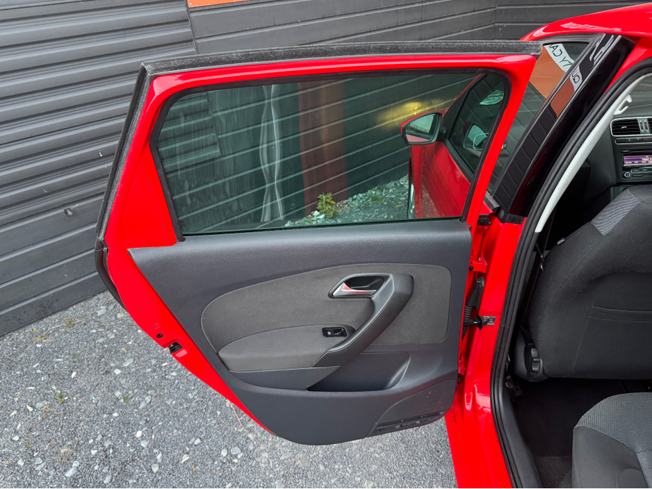 2013 Volkswagen Polo - image 18