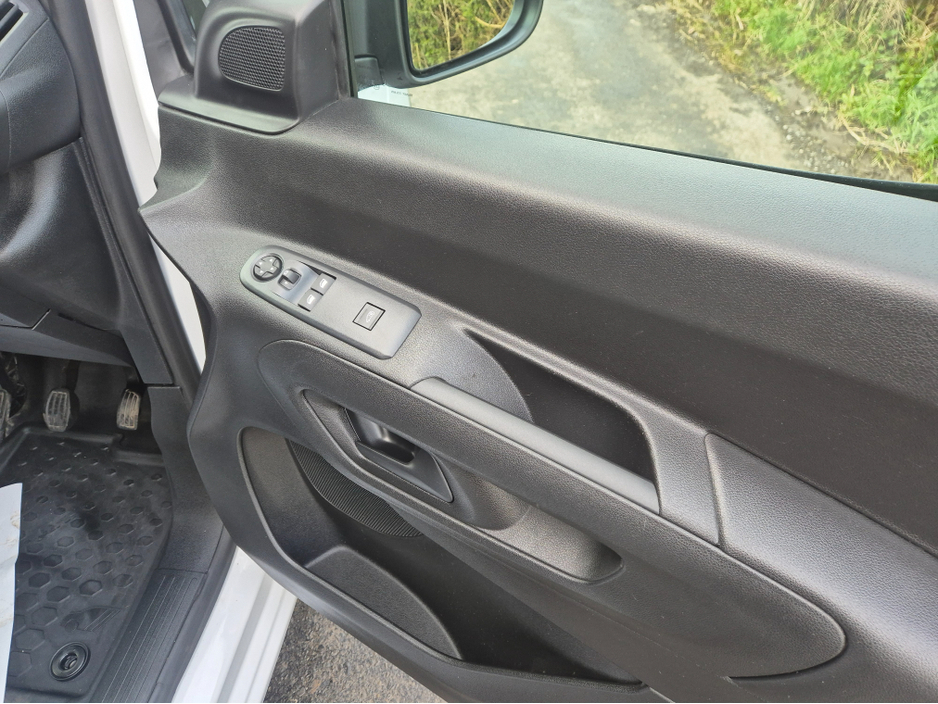 2024 Peugeot Partner - image 11